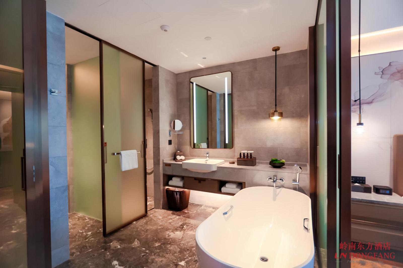 Guangzhou Pazhou Ln Dongfang Hotel Екстер'єр фото